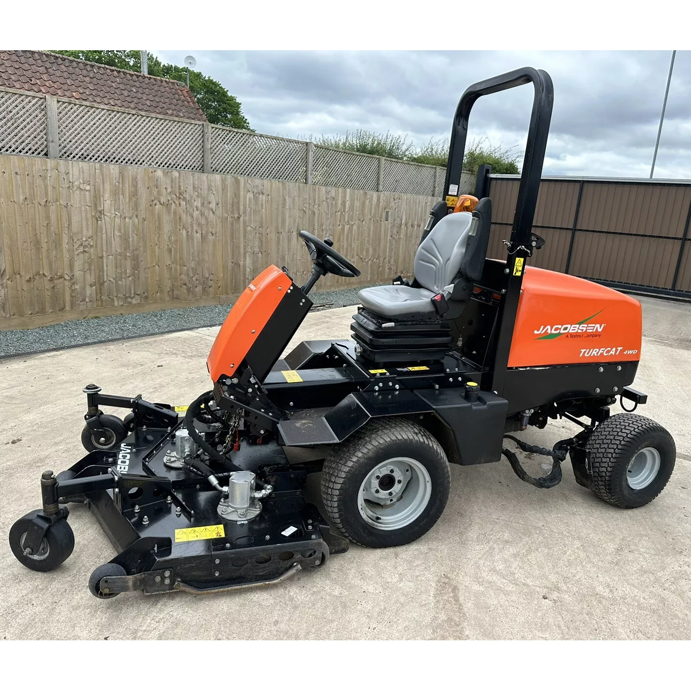 2016 JACOBSEN TURFCAT OUTFRONT DIESEL RIDE ON LAWN MOWER